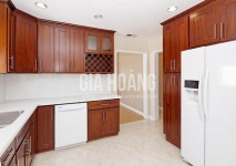 Kết hợp tủ bếp gỗ Căm Xe với tông màu trắng hiện đại Kết hợp tủ bếp gỗ Căm Xe với tông màu trắng hiện đại