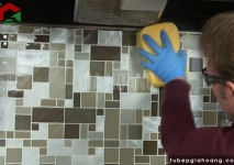 Làm thế nào để lát gạch backsplash cho tủ bếp Làm thế nào để lát gạch backsplash cho tủ bếp